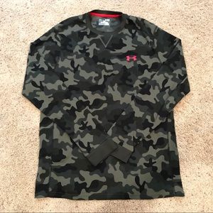 Camo Under Armour long-sleeve thermal shirt